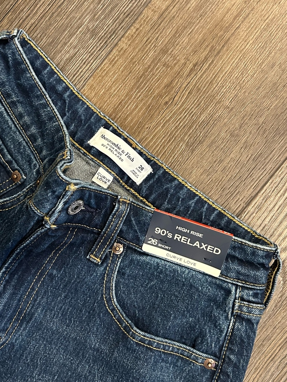 Abercrombie Women's
Curve Love High Rise 90s Relaxed
Jean NWT Dark Wash 26 Short - Picture 2 of 4